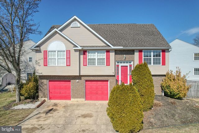 8 LOCHVIEW DR, Bear, DE 19701