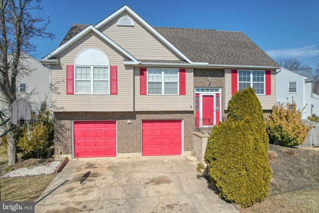 8 LOCHVIEW DR, Bear, DE 19701