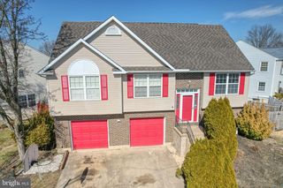 8 LOCHVIEW DR, Bear, DE 19701