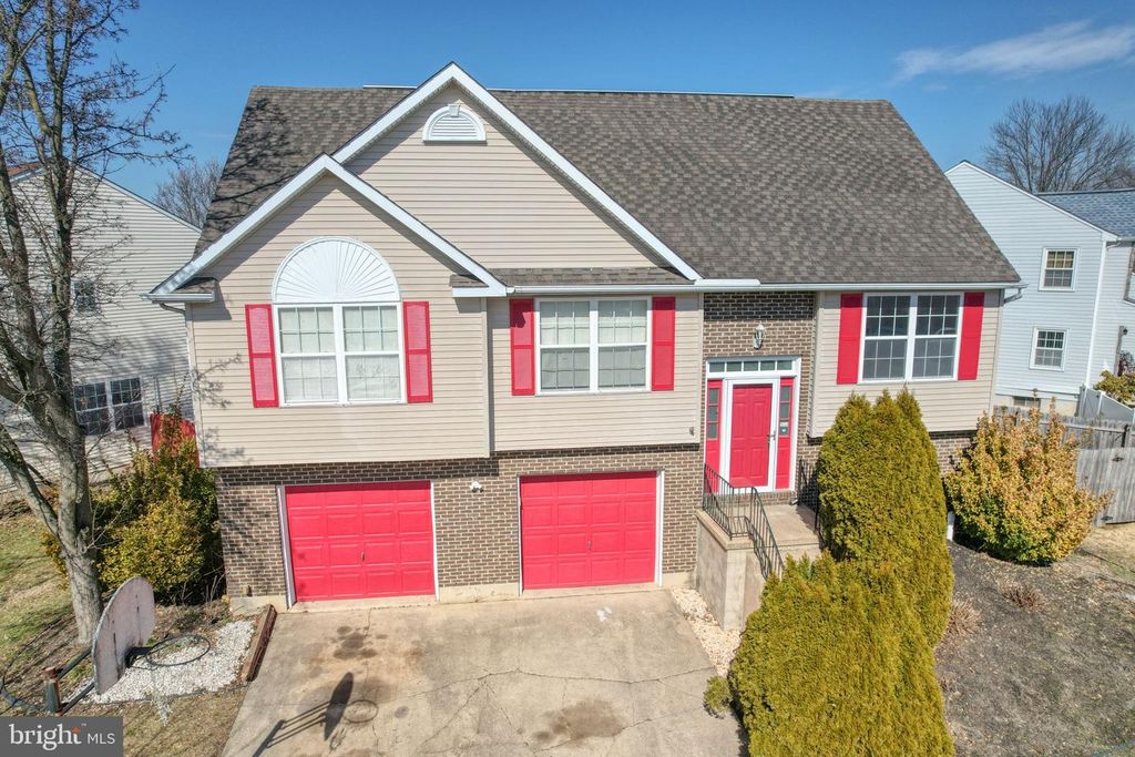 8 LOCHVIEW DR, Bear, DE 19701