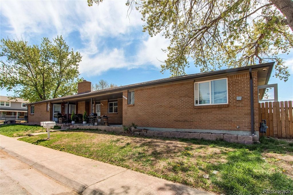 14200 E 22nd Place, Aurora, CO 80011