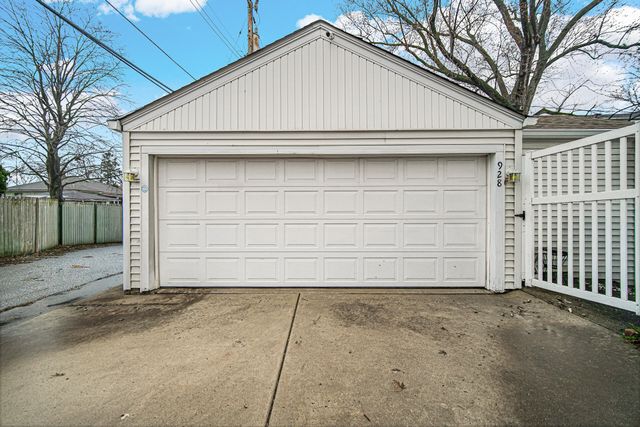 928 176th Street, Hammond, IN 46324