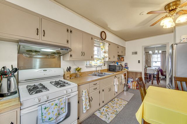 928 176th Street, Hammond, IN 46324