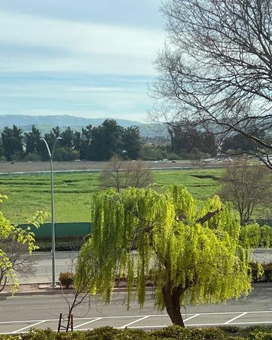 554 Dovecote Lane 2, Livermore, CA 94551