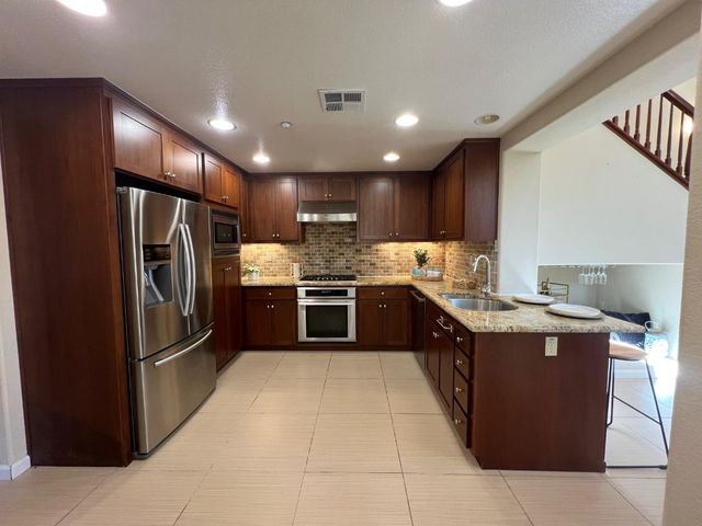 554 Dovecote Lane 2, Livermore, CA 94551