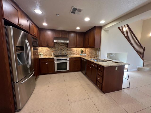 554 Dovecote Lane 2, Livermore, CA 94551