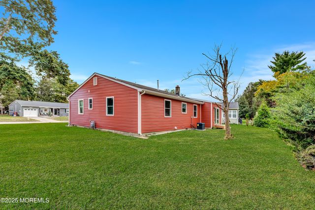 44 Chancellor Court, Toms River, NJ 08757