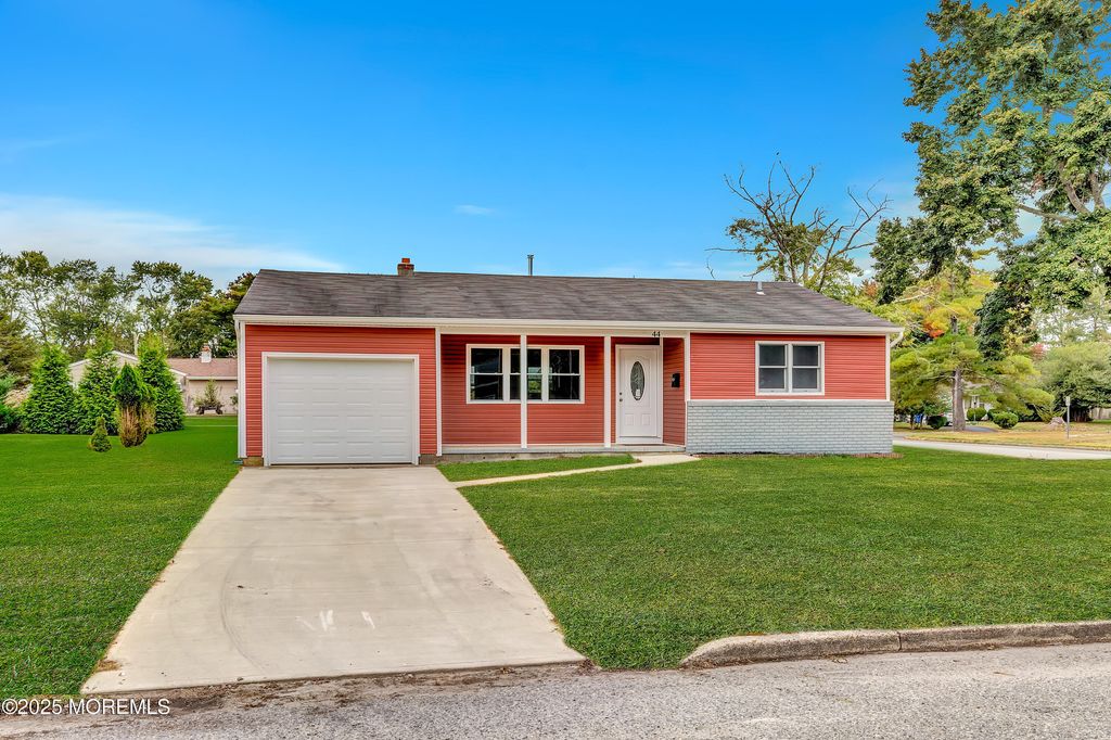 44 Chancellor Court, Toms River, NJ 08757