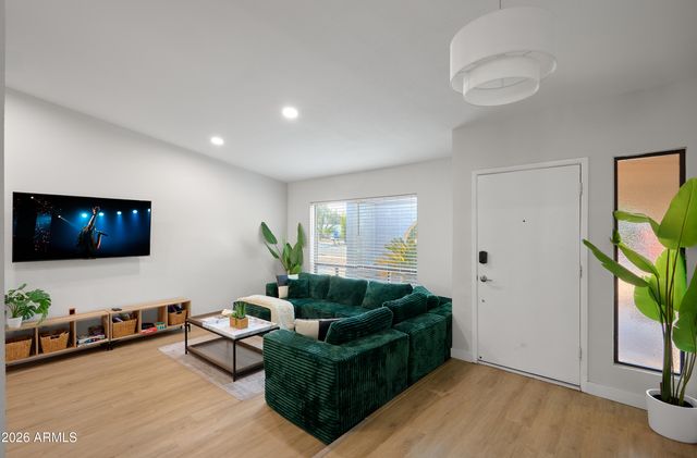 2331 E SUNNYSIDE Drive, Phoenix, AZ 85028