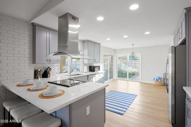 2331 E SUNNYSIDE Drive, Phoenix, AZ 85028