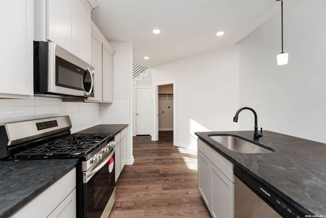 6038 Willow Point Blvd, San Antonio, TX 78219