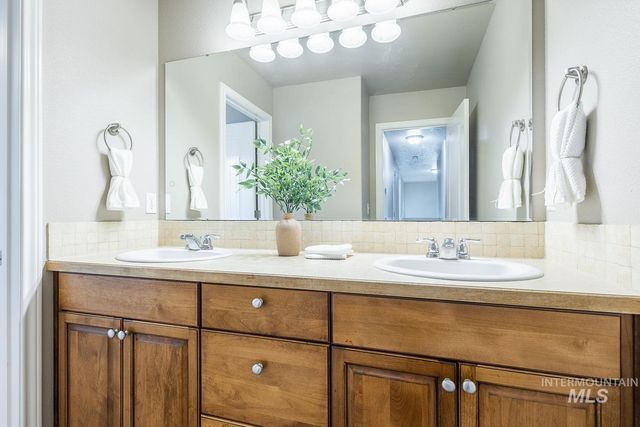 3406 S Ascaino, Meridian, ID 83642