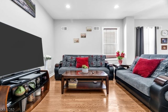 510 Burnham Rd, Elizabeth City, NJ 07202