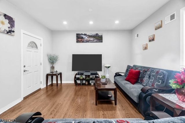 510 Burnham Rd, Elizabeth City, NJ 07202