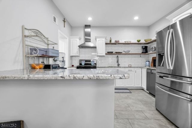 510 Burnham Rd, Elizabeth City, NJ 07202