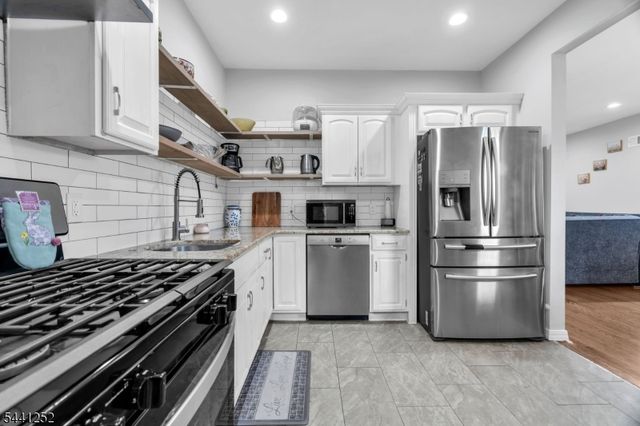 510 Burnham Rd, Elizabeth City, NJ 07202