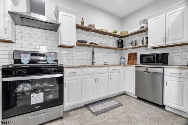 510 Burnham Rd, Elizabeth City, NJ 07202