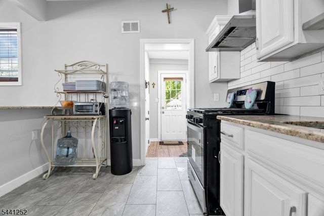 510 Burnham Rd, Elizabeth City, NJ 07202