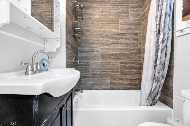 510 Burnham Rd, Elizabeth City, NJ 07202