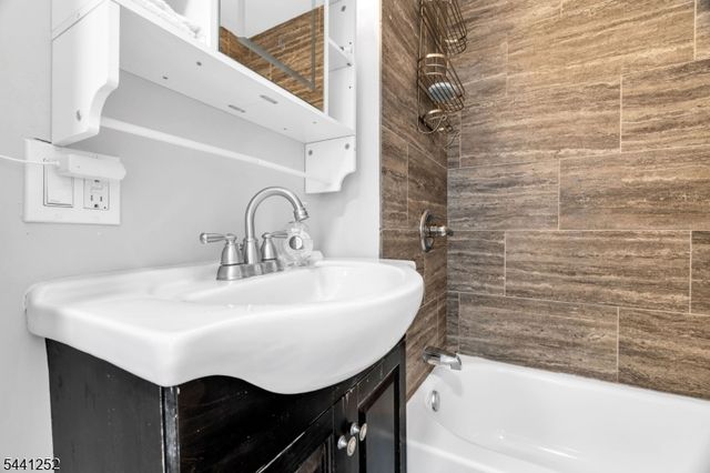 510 Burnham Rd, Elizabeth City, NJ 07202