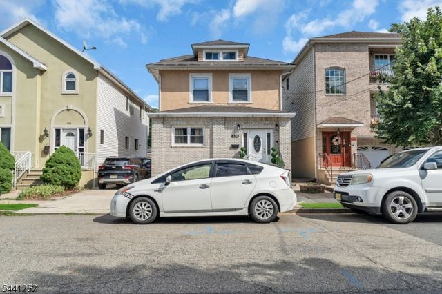 510 Burnham Rd, Elizabeth City, NJ 07202