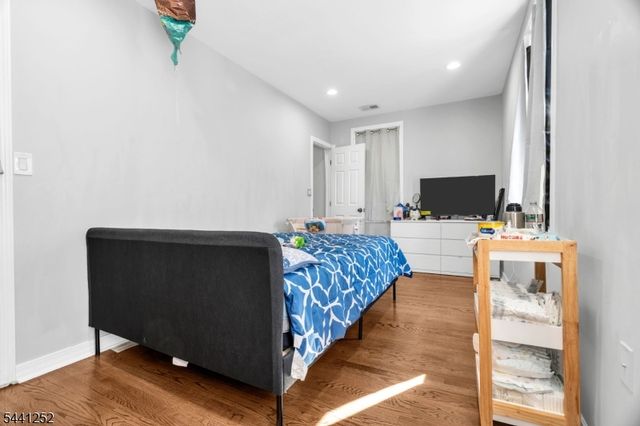 510 Burnham Rd, Elizabeth City, NJ 07202
