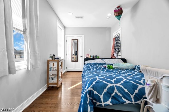 510 Burnham Rd, Elizabeth City, NJ 07202