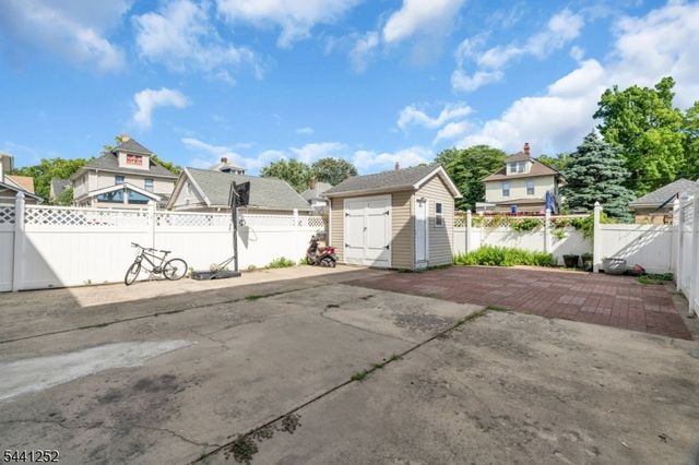 510 Burnham Rd, Elizabeth City, NJ 07202