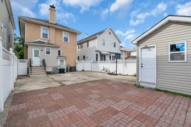 510 Burnham Rd, Elizabeth City, NJ 07202