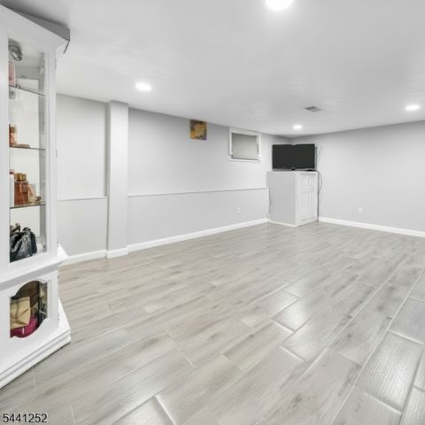 510 Burnham Rd, Elizabeth City, NJ 07202
