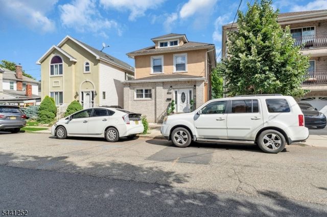 510 Burnham Rd, Elizabeth City, NJ 07202