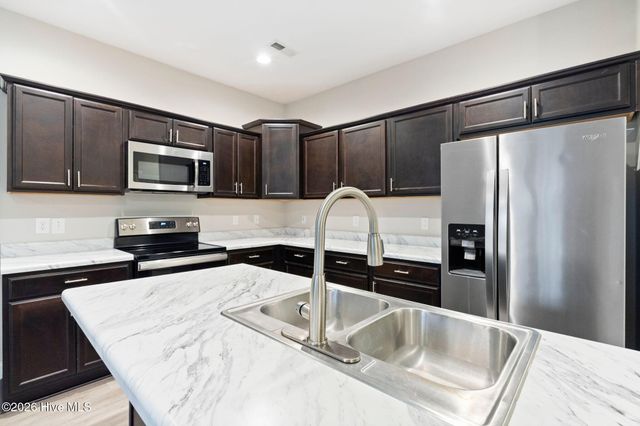 212 N Stingray Lane, Sneads Ferry, NC 28460