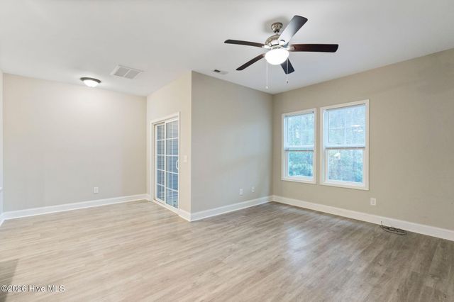 212 N Stingray Lane, Sneads Ferry, NC 28460