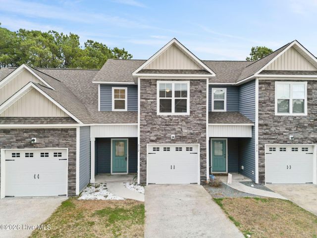 212 N Stingray Lane, Sneads Ferry, NC 28460