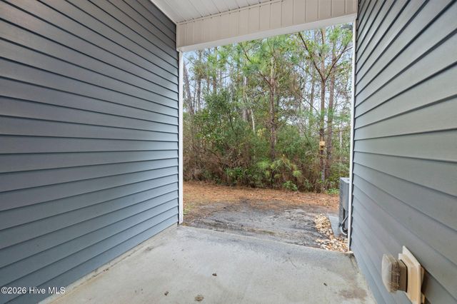 212 N Stingray Lane, Sneads Ferry, NC 28460