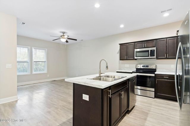 212 N Stingray Lane, Sneads Ferry, NC 28460