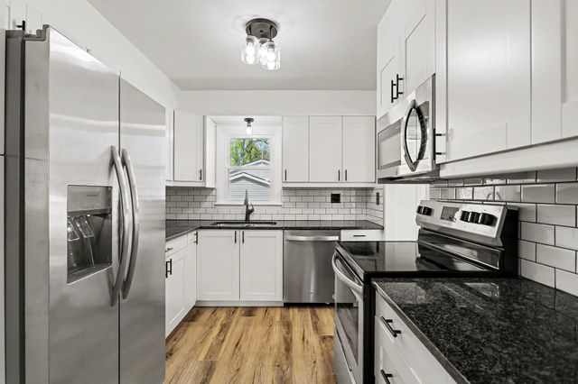 107 E Oakland Place, Battle Creek, MI 49015