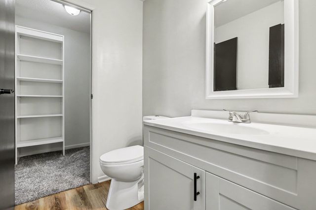 107 E Oakland Place, Battle Creek, MI 49015