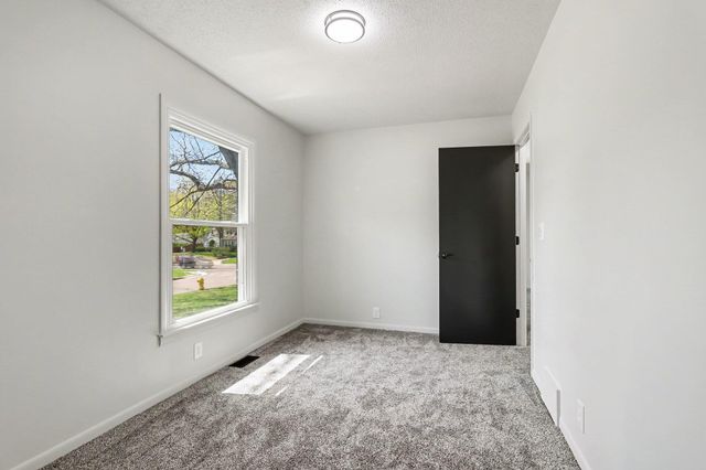 107 E Oakland Place, Battle Creek, MI 49015
