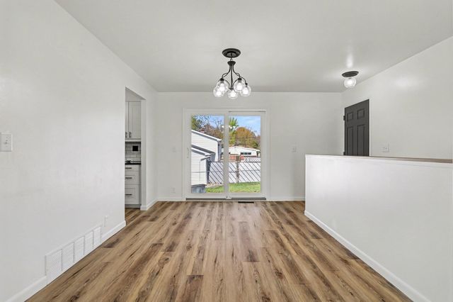 107 E Oakland Place, Battle Creek, MI 49015