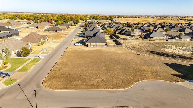 2000 Clubhouse Drive, Weatherford, OK 73096