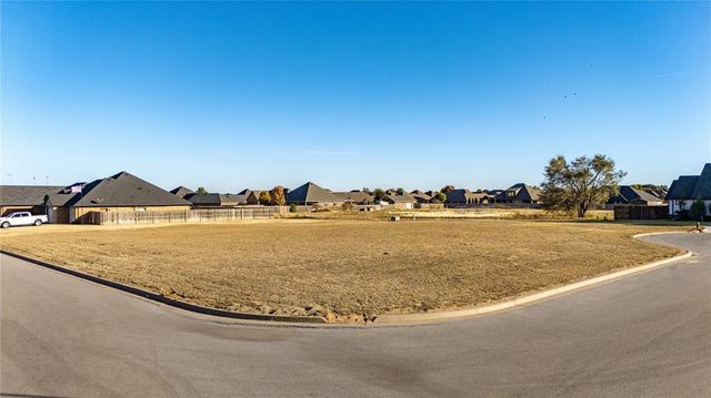 2000 Clubhouse Drive, Weatherford, OK 73096