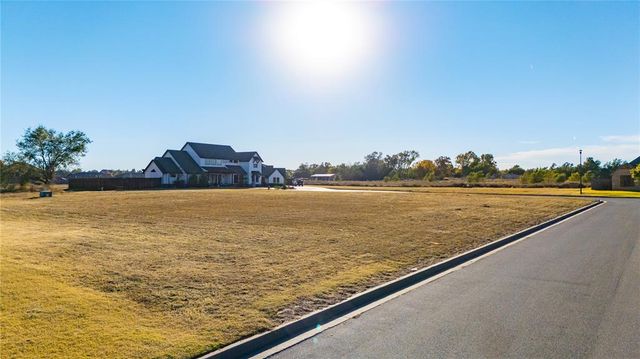 2000 Clubhouse Drive, Weatherford, OK 73096
