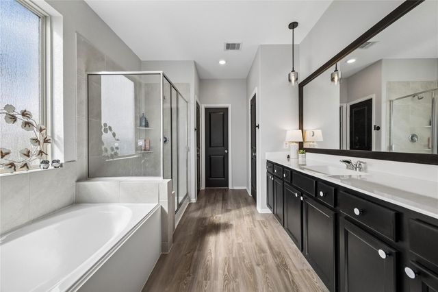 7207 Hillside Avenue, Mont Belvieu, TX 77523