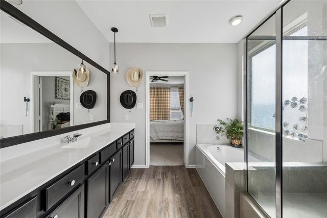 7207 Hillside Avenue, Mont Belvieu, TX 77523