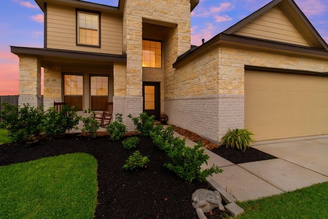 7207 Hillside Avenue, Mont Belvieu, TX 77523