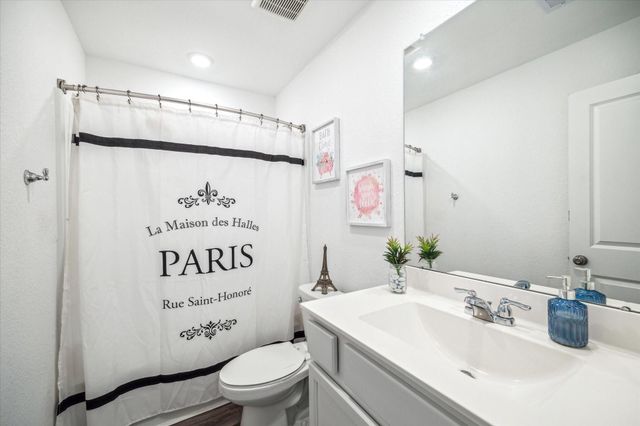 7207 Hillside Avenue, Mont Belvieu, TX 77523