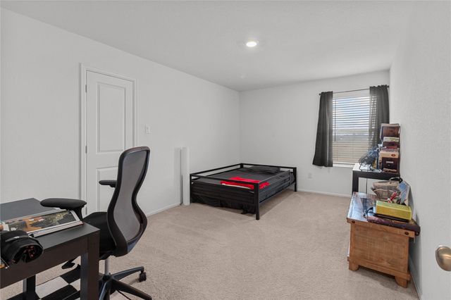 7207 Hillside Avenue, Mont Belvieu, TX 77523