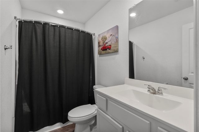 7207 Hillside Avenue, Mont Belvieu, TX 77523