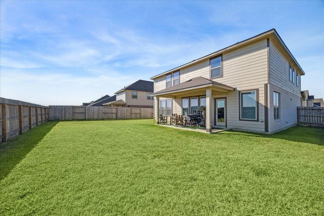 7207 Hillside Avenue, Mont Belvieu, TX 77523